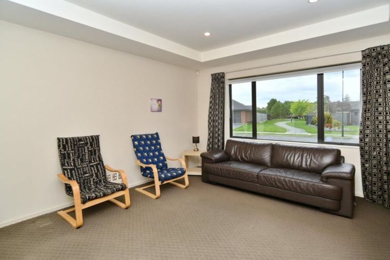 Photo of property in 22 Hawthorn Mews, Rangiora, 7400