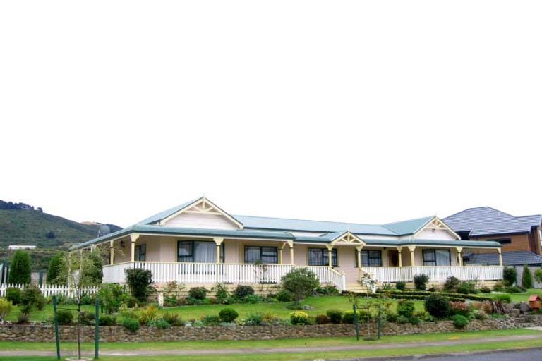 Photo of property in 16 Betty Watt Grove, Riverstone Terraces, Upper Hutt, 5018