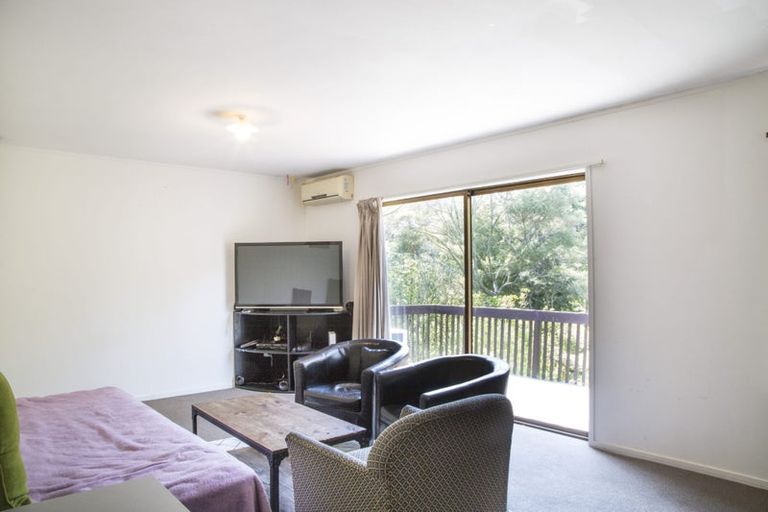 Photo of property in 58 Easton Park Parade, Glenfield, Auckland, 0629