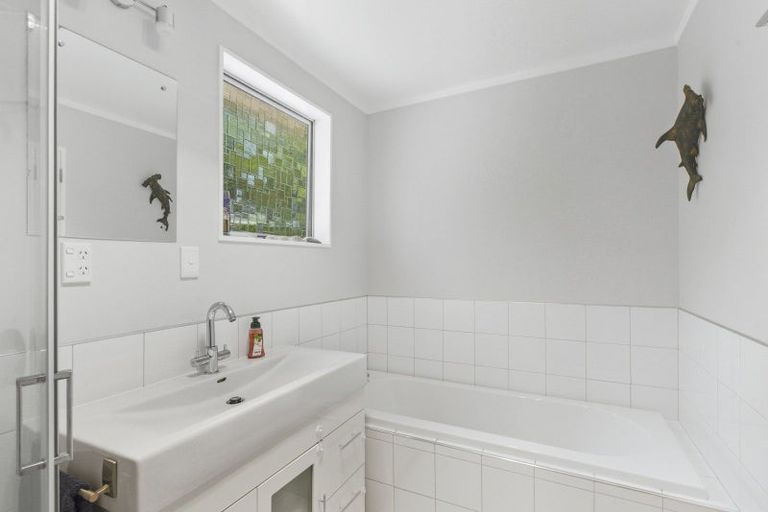 Photo of property in 92 Leinster Avenue, Raumati South, Paraparaumu, 5032