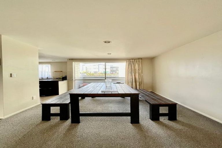 Photo of property in 14/6 Islington Avenue, New Lynn, Auckland, 0600