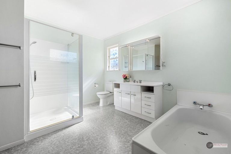 Photo of property in 7 Earlston Grove, Avalon, Lower Hutt, 5011