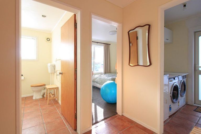 Photo of property in 4/30 Lyall Parade, Lyall Bay, Wellington, 6022