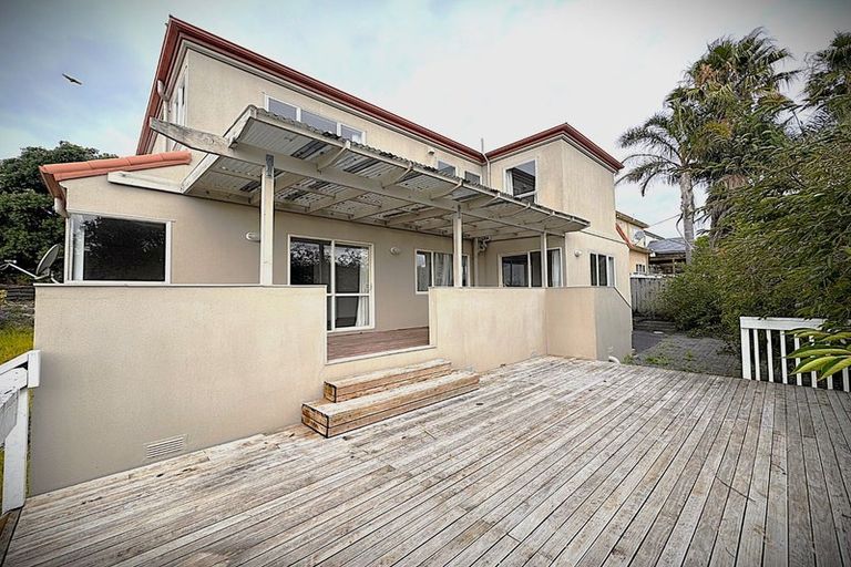 Photo of property in 50 Corricvale Way, Northcross, Auckland, 0630