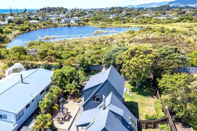 Photo of property in 29 Eruini Street, Waikanae Beach, Waikanae, 5036