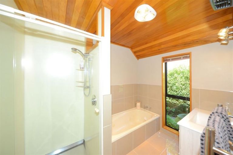 Photo of property in 23 Hatfield Place, Avonhead, Christchurch, 8042