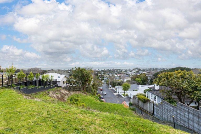 Photo of property in 8 Barton Street, Strandon, New Plymouth, 4312