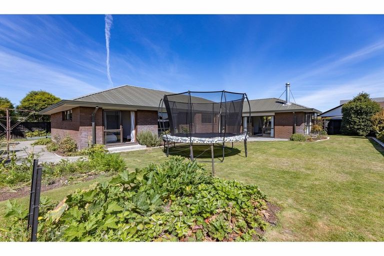 Photo of property in 22 Giles Place, Shirley, Christchurch, 8061