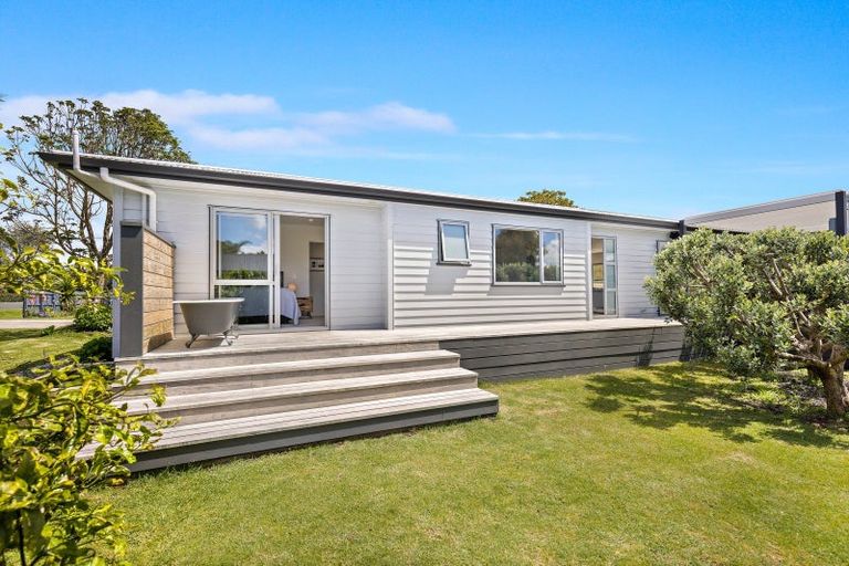 Photo of property in 233a Point Wells Road, Point Wells, 0986