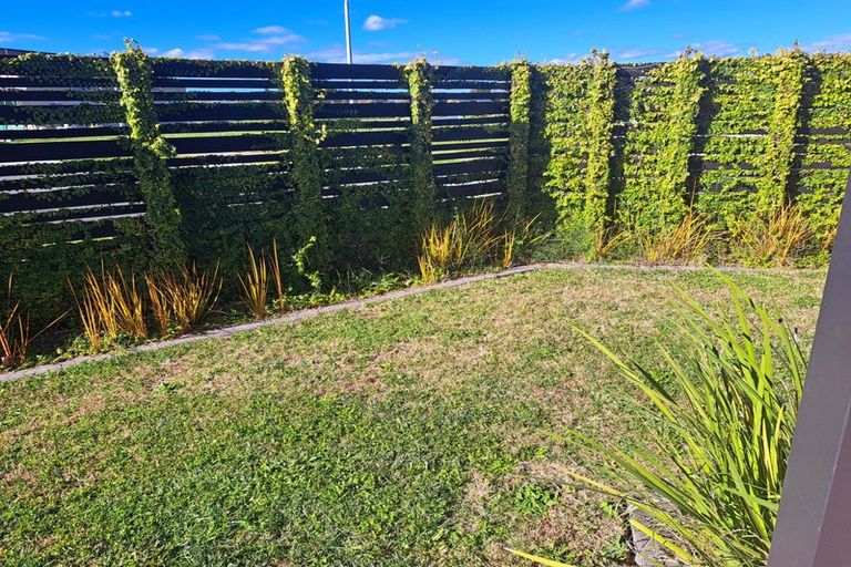 Photo of property in 28 Raynor Crescent, Pyes Pa, Tauranga, 3112