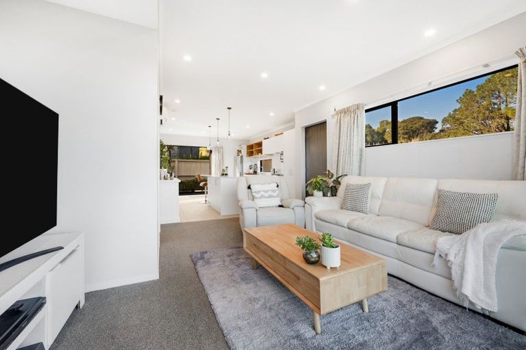 Photo of property in 13 Maureen Close, East Tamaki Heights, Auckland, 2016