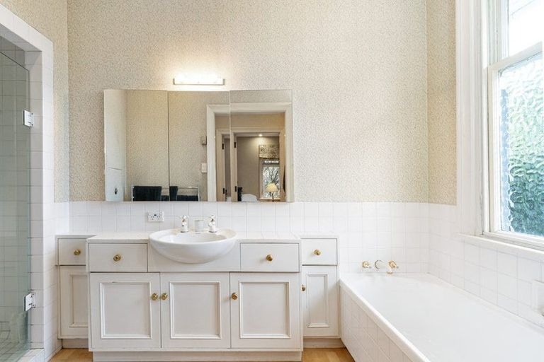 Photo of property in 186 Fendalton Road, Fendalton, Christchurch, 8052