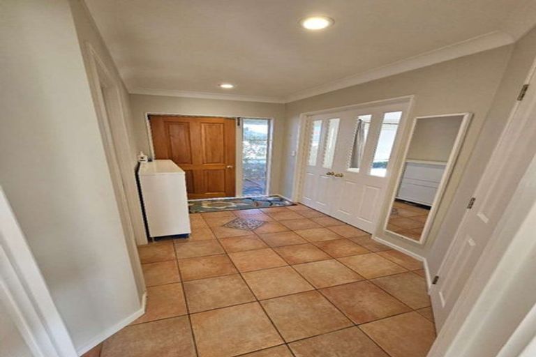 Photo of property in 5 Aspatria Place, Northpark, Auckland, 2013