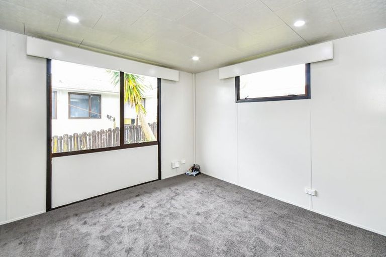 Photo of property in 2/10 Nearco Street, Randwick Park, Auckland, 2105