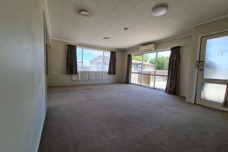 Photo of property in 3 Pukeroa Place, Papakura, 2110