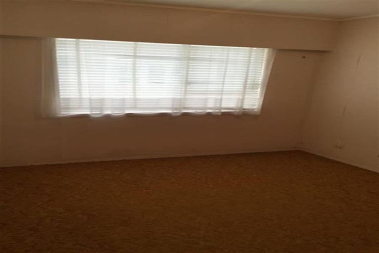 Photo of property in 2/28 Grande Vue Road, Hillpark, Auckland, 2102