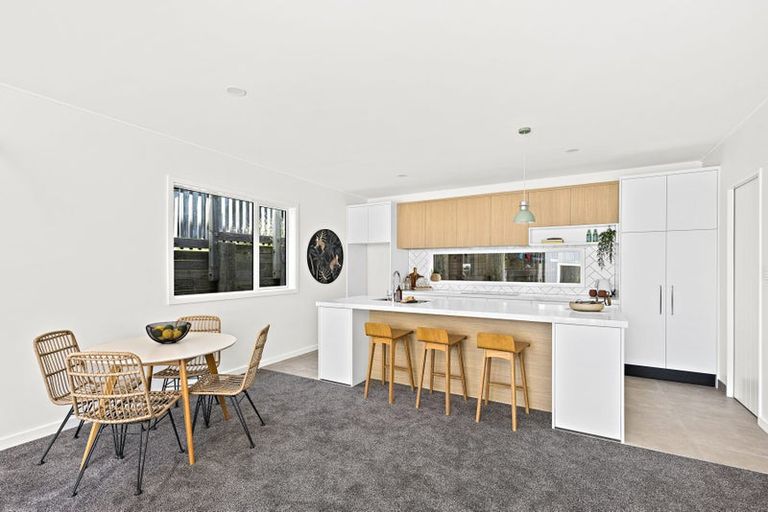Photo of property in 7 The Bays Rise, Murrays Bay, Auckland, 0630
