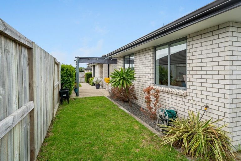 Photo of property in 2 Kahawai Close, Pyes Pa, Tauranga, 3112