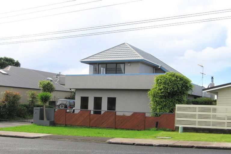 Photo of property in 108 Clovelly Road, Bucklands Beach, Auckland, 2012