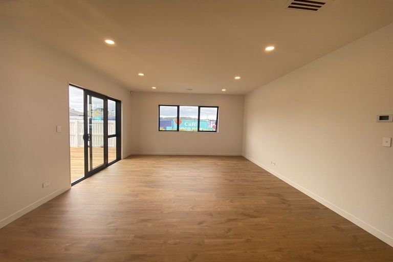 Photo of property in 1 Pukeko Road, Hobsonville, Auckland, 0616