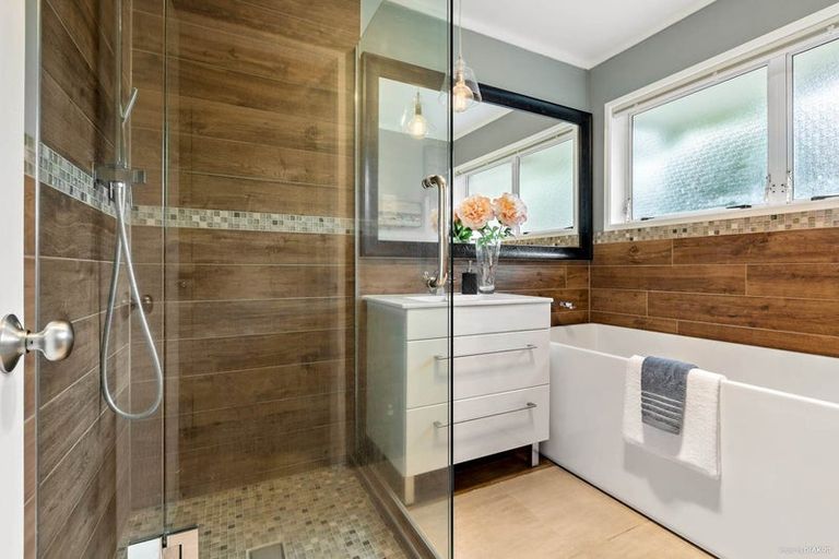 Photo of property in 1/50 Orangewood Drive, Northpark, Auckland, 2013