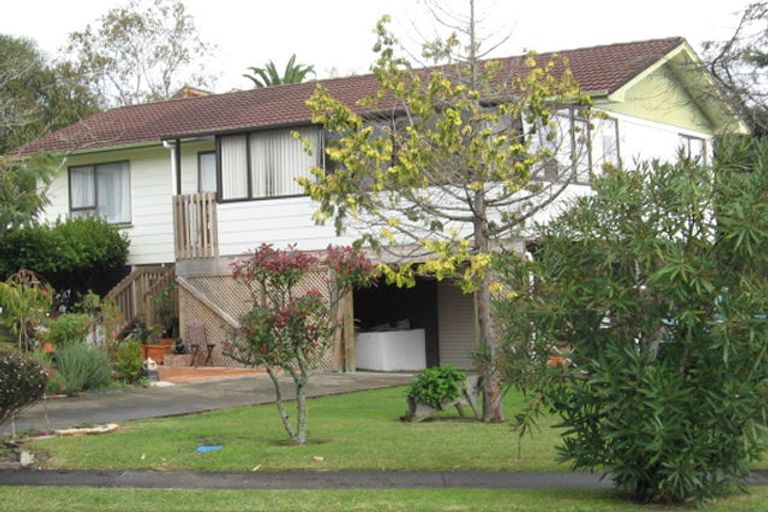 Photo of property in 19 Cairngorm Place, Highland Park, Auckland, 2010