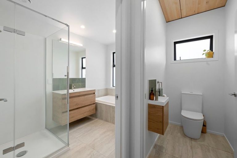 Photo of property in 318 Mangorei Road, Merrilands, New Plymouth, 4312