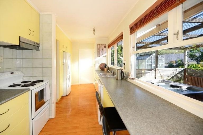 Photo of property in 8 Normanton Street, Glenfield, Auckland, 0629