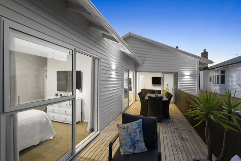 Photo of property in 3 Kitchener Terrace, Moturoa, New Plymouth, 4310