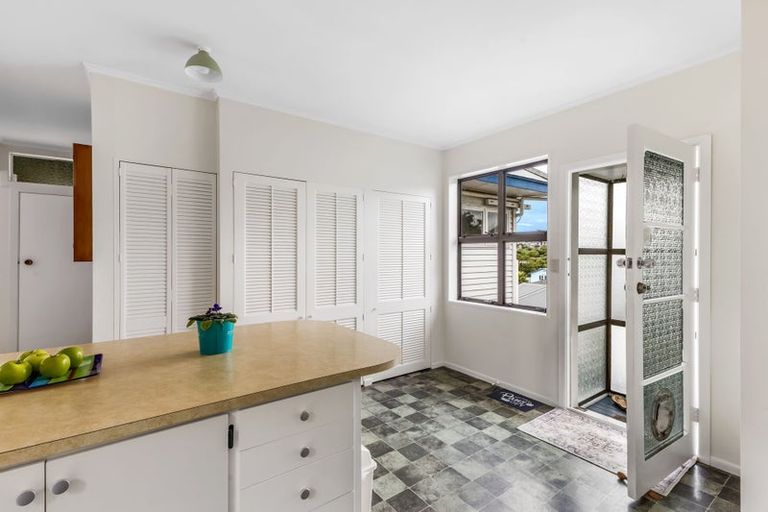 Photo of property in 10 Lawry Street, Moturoa, New Plymouth, 4310