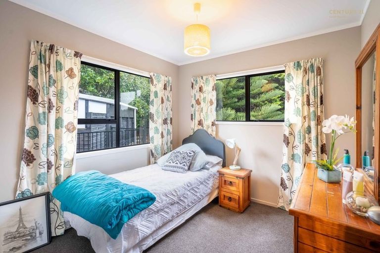 Photo of property in 5 Palmetto Place, Goodwood Heights, Auckland, 2105