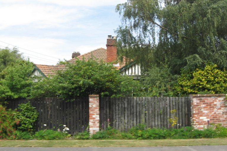 Photo of property in 132 Weston Road, St Albans, Christchurch, 8052