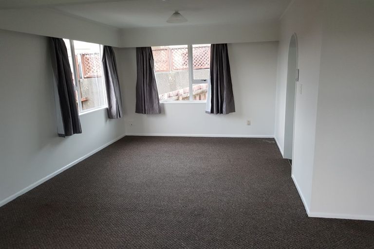 Photo of property in 28-28b Jane Grove, Paparangi, Wellington, 6037