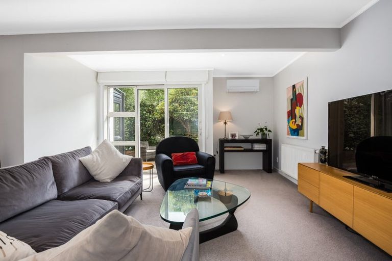 Photo of property in 6/354 Muritai Road, Eastbourne, Lower Hutt, 5013