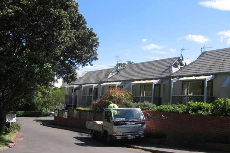 Photo of property in 23 Lawson Place, Mount Victoria, Wellington, 6011