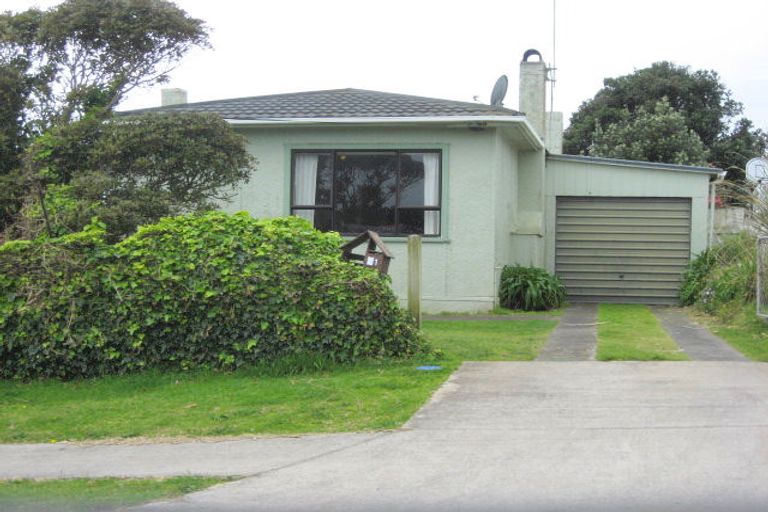 Photo of property in 11 Pitcairn Street, Oakura, 4314