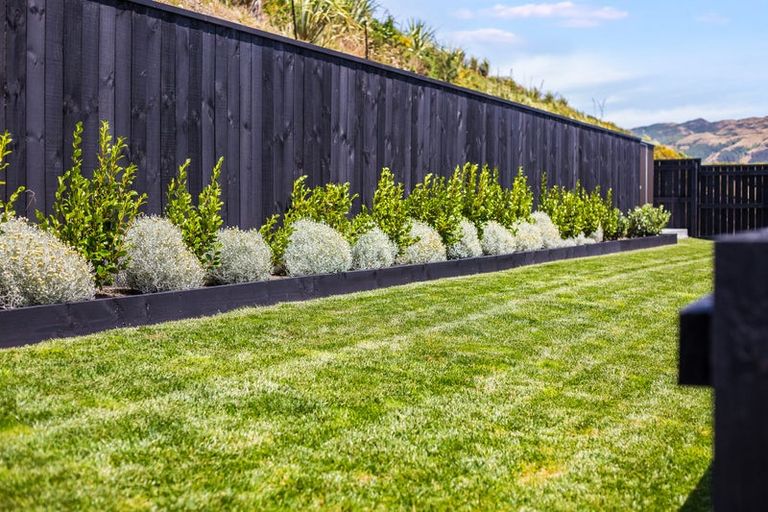 Photo of property in 75 Queen Charlotte Drive, Aotea, Porirua, 5024