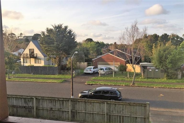 Photo of property in 50 Glennandrew Drive, Half Moon Bay, Auckland, 2012