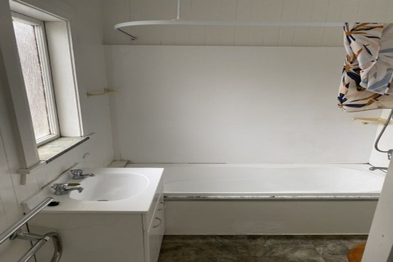 Photo of property in 14 Hawker Street, Mount Victoria, Wellington, 6011