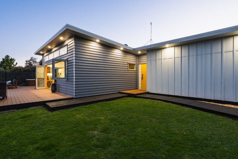 Photo of property in 37 Totara Close, Taieri Mouth, 9091