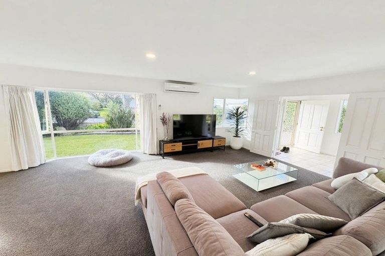 Photo of property in 23 Chalmers Close, Orewa, 0931