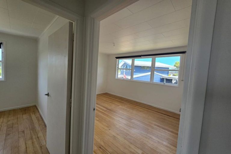 Photo of property in 8 Oreil Avenue, West Harbour, Auckland, 0618