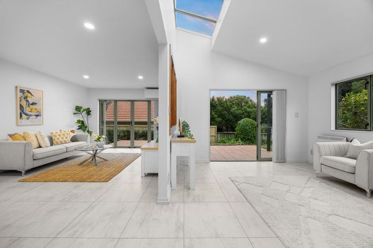 Photo of property in 68 Marina View Drive, West Harbour, Auckland, 0618