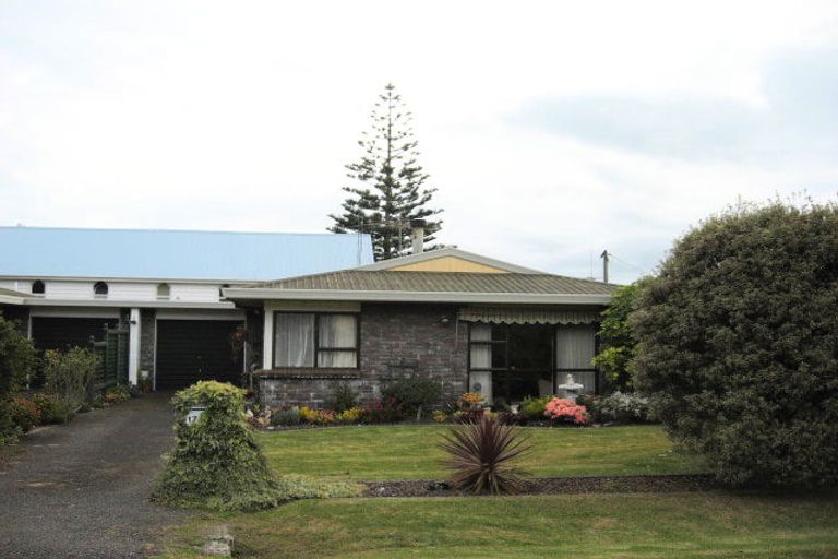 Photo of property in 175 Victoria Street, Coromandel, 3506