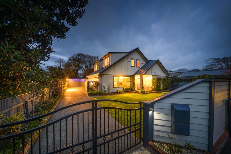 Photo of property in 21 Alan Street, Palmerston North, 4414