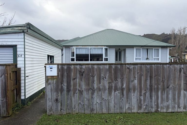 Photo of property in 64 Wellington Road, Wainuiomata, Lower Hutt, 5014