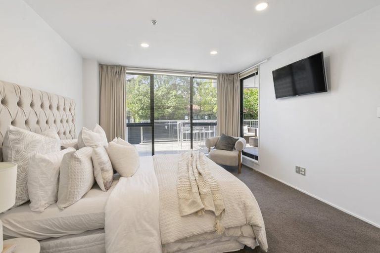 Photo of property in 175h Hurstmere Road, Takapuna, Auckland, 0622