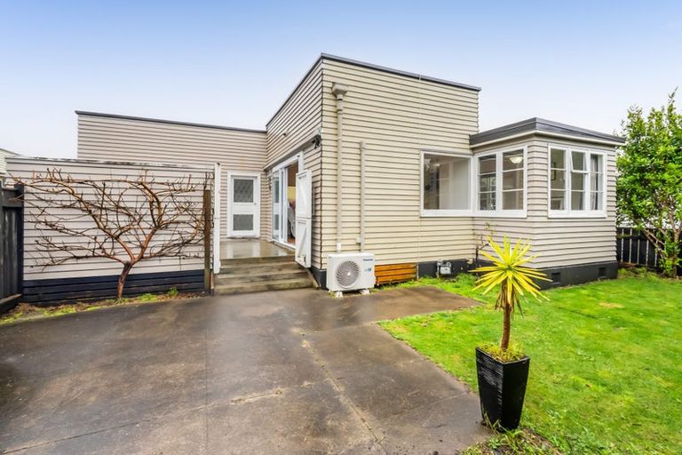 Photo of property in 1/6 Cornwall Street, Brooklands, New Plymouth, 4310