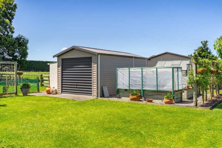 Photo of property in 8 Camellia Lane, Carterton, 5713