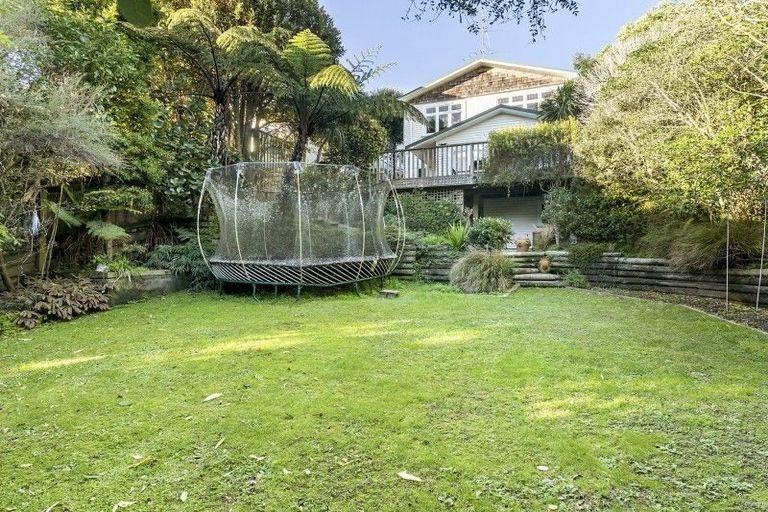 Photo of property in 93 Northland Road, Northland, Wellington, 6012